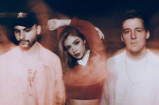 AGAINST THE CURRENT (photo)