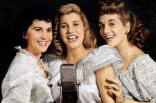 ANDREWS SISTERS (photo)