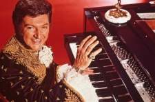 LIBERACE (photo)